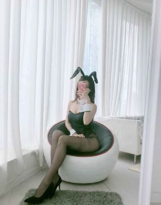 耀眼的她